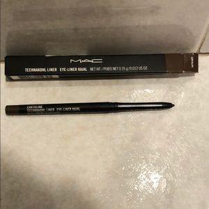 MAC Eyeliner Twist
